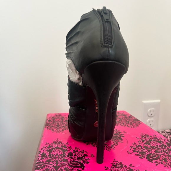 BNIB- Shoe Republic LA- Black Heels- Style Tie- Multiple Sizes - Picture 2 of 5